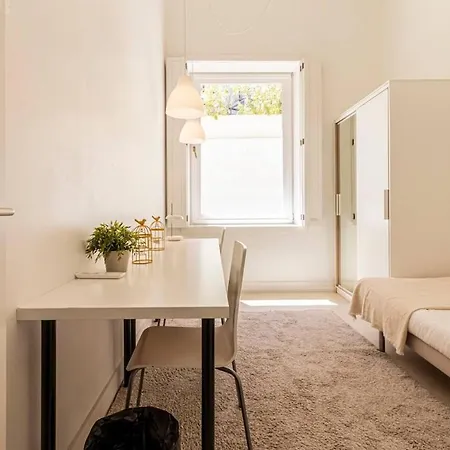 3 Bedrooms And Premium Location In Chiado * ליסבון