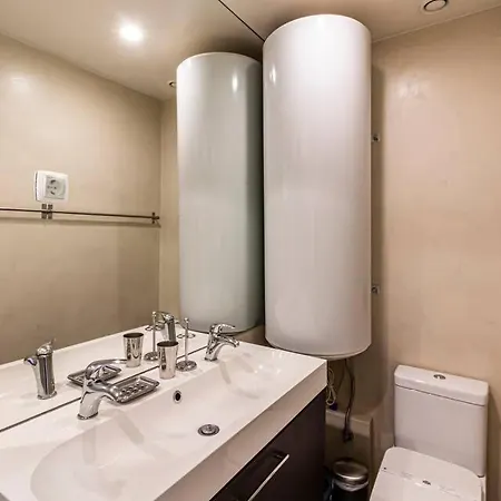3 Bedrooms And Premium Location In Chiado Apartamento Lisboa