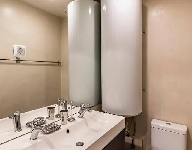 3 Bedrooms And Premium Location In Chiado 아파트 리스본