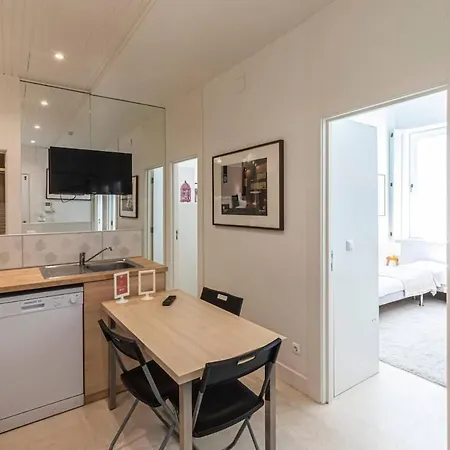 Apartment 3 Bedrooms And Premium Location In Chiado